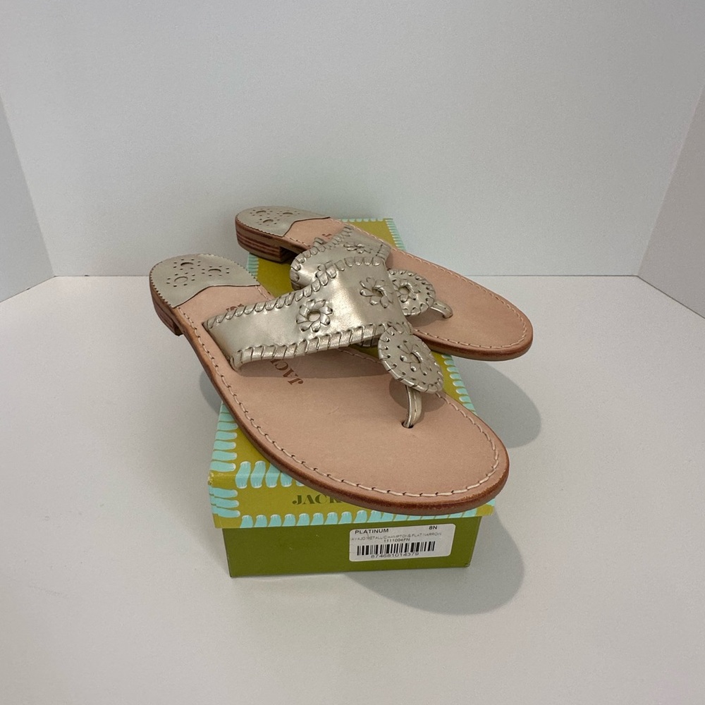 Jack Rogers metallic Hampton flat 8 narrow in color platinum